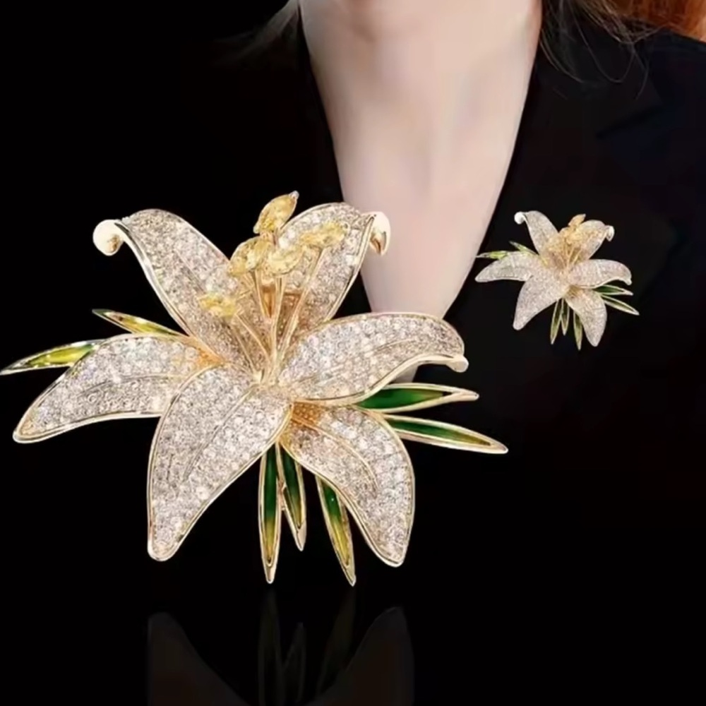 Vintage Victoria style Lily Flower Brooch Gold Tone Statement Pin